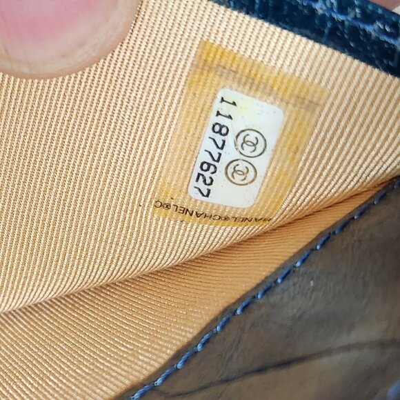 Chanel Diamond-quilted CC Caviar zip-around Wallet - Picture 6 of 9